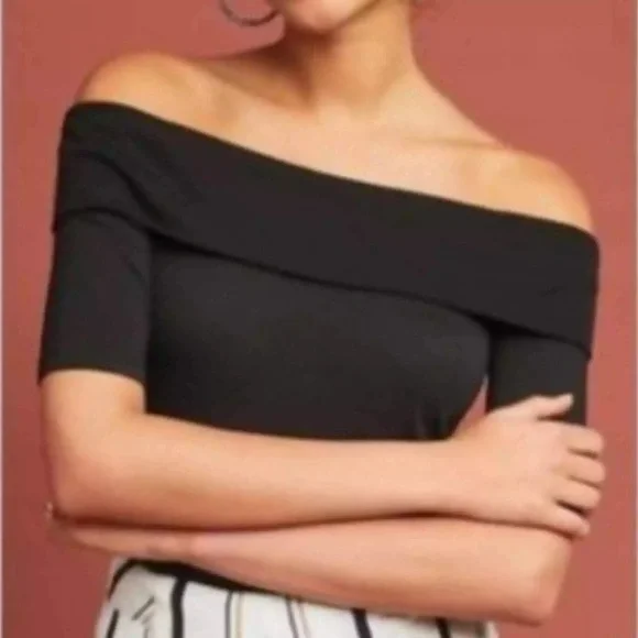 ❗️LAST CHANCE❗️Anthropologie Ett Twa Patchett Top Off Shoulder Tee Black XS - Picture 1 of 6